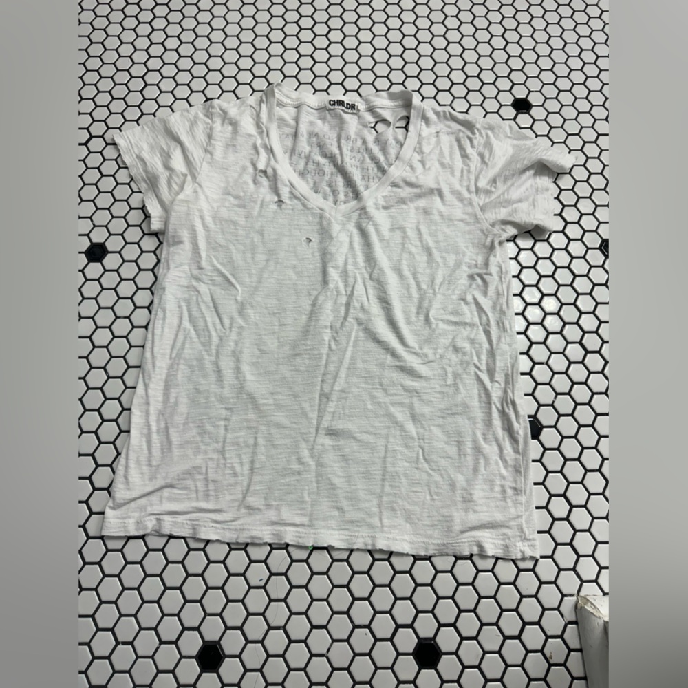 Chrldr distressed v neck t shirt size small with flaw